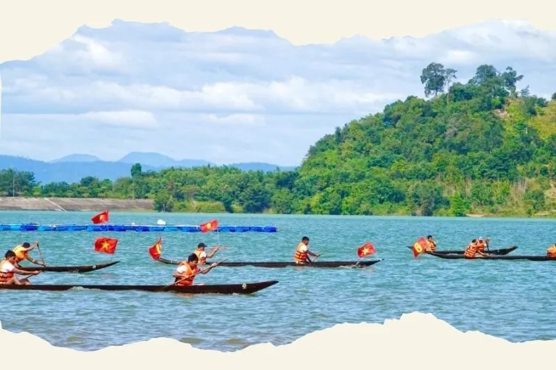 Hội đua thuyền độc mộc trên sông Pô Cô