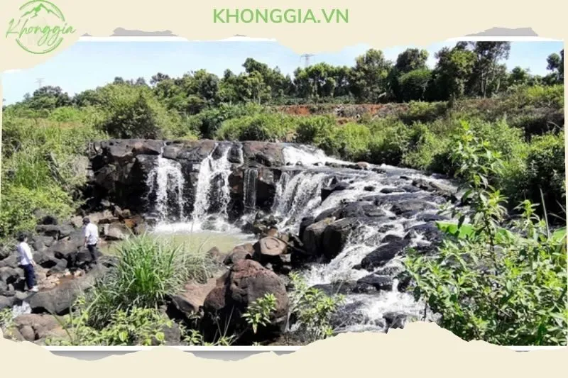 kham-pha-ve-dep-hoang-so-va-tho-mong-cua-ho-thac-ba