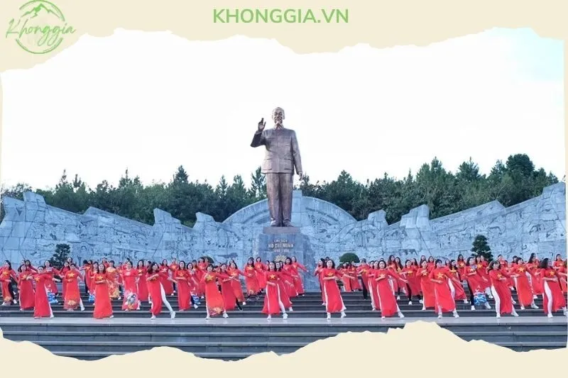 quang-truong-dai-doan-ket-va-gia-tri-van-hoa-lich-su